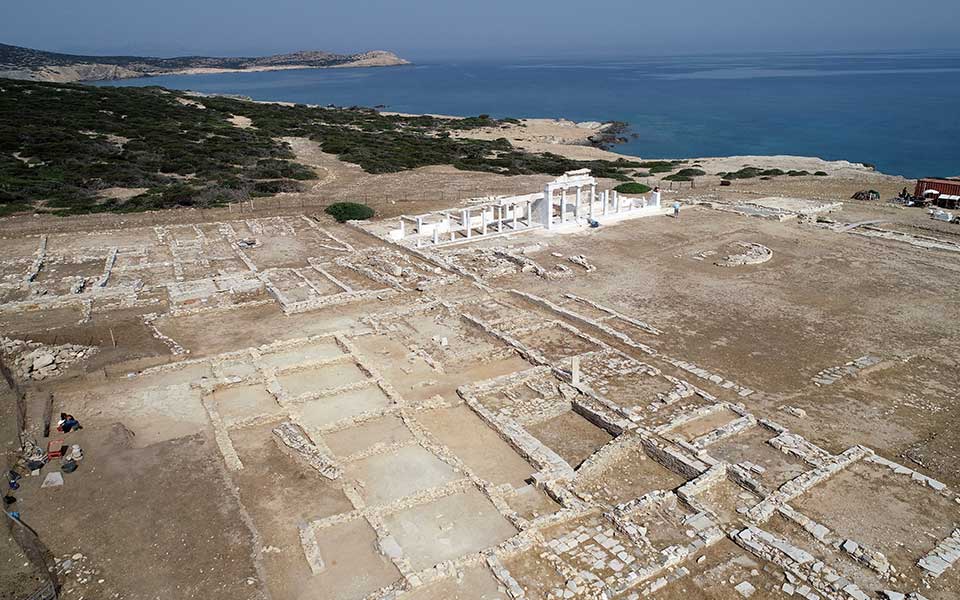 Plan your holidays in Antiparos island, Greece. Book your Villa.