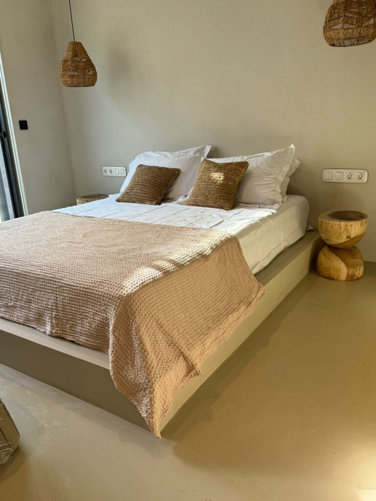 Plan your holidays in Antiparos island, Greece. Book your Villa.